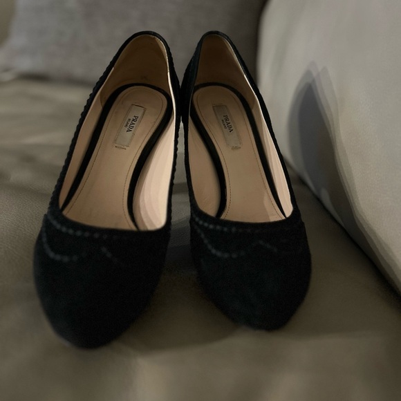 BEAUTIFUL PRADA SUEDE PLATFORM HEELS SIZE 6. EXCELLENT CONDITION. 4 inch heel. - Picture 4 of 9